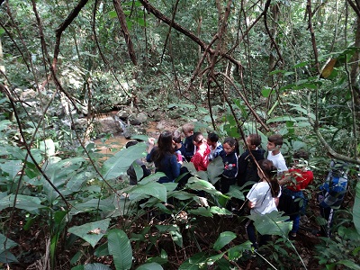 Atividades com estudantes da Escola Municipal de Ensino Fundamental (EMEF) Adelino Francener, de Jaraguá do Sul (SC), em contato com a natureza no Morro Boa Vista em 13/07/2017