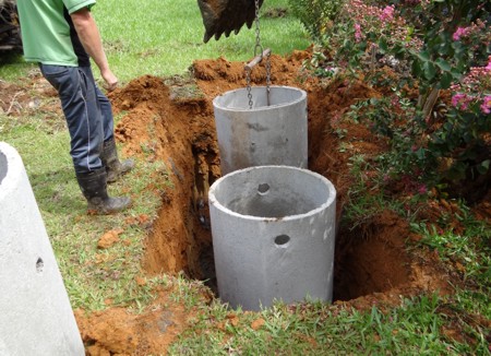 Instalção de fossas sépticas com filtro nas residências da localidade de Itoupava-Açu, Schroeder (SC)